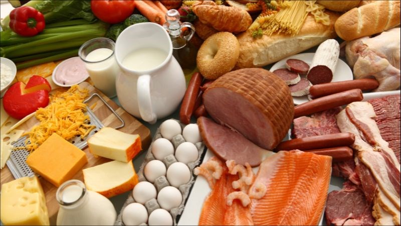 Bạn nên bổ sung đầy đủ các nhóm chất để cân bằng năng lượng cho cơ thể