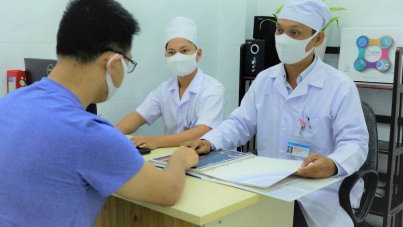 Khi có các dấu hiệu của vấn đề về sinh lý nam, cần gặp bác sĩ để được tư vấn và chẩn đoán cụ thể