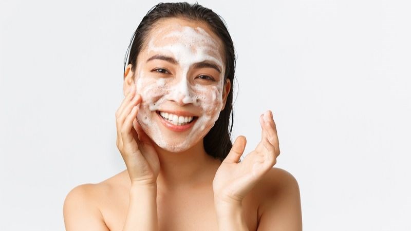Bạn chỉ nên rửa mặt 2 lần/ngày, vào buổi sáng và tối