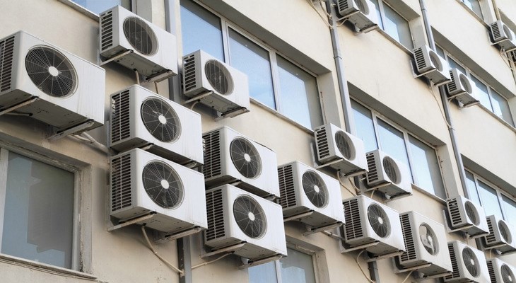 Cục nóng máy lạnh lắp đặt ngoài trời