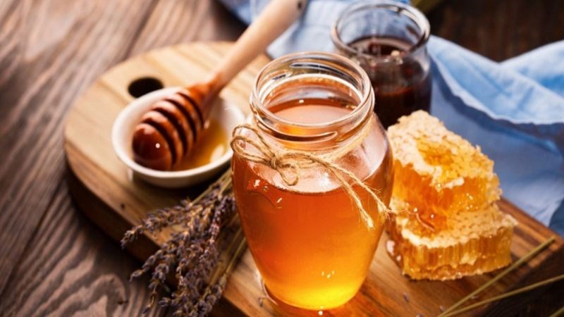 Mật ong chứa các chất chống oxy hoá, làm giảm nguy cơ thâm nám