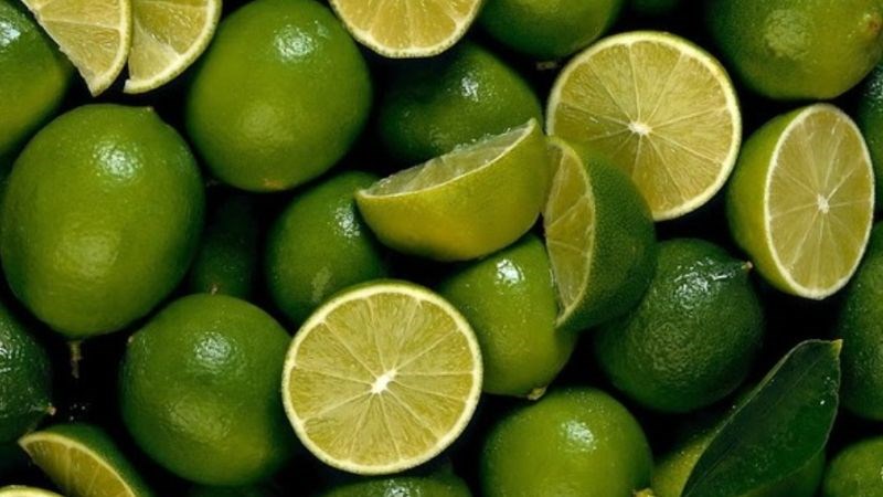 Vitamin C trong chanh giúp giảm tình trạng thâm nám