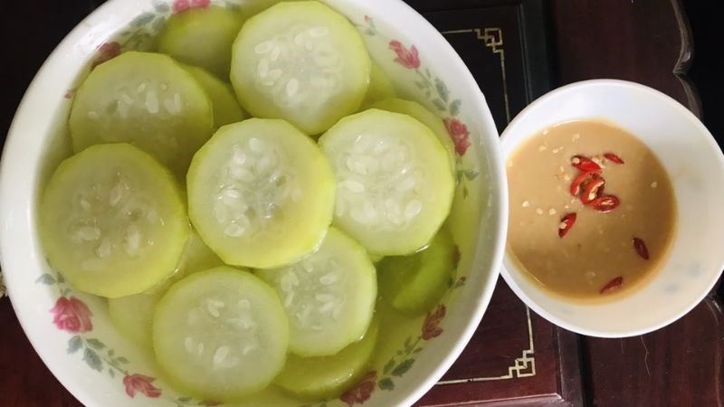 Bầu luộc gi&agrave;u chất xơ v&agrave; nước, gi&uacute;p tạo cảm gi&aacute;c no l&acirc;u hơn, hỗ trợ giảm c&acirc;n