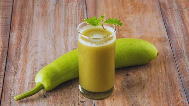 Nước &eacute;p bầu gi&agrave;u nước, chất xơ v&agrave; chất dinh dưỡng tự nhi&ecirc;n