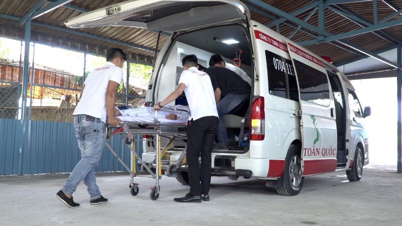 Nên đưa ngay bệnh nhân đến cơ sở y tế gần nhất khi ngộ độc rượu