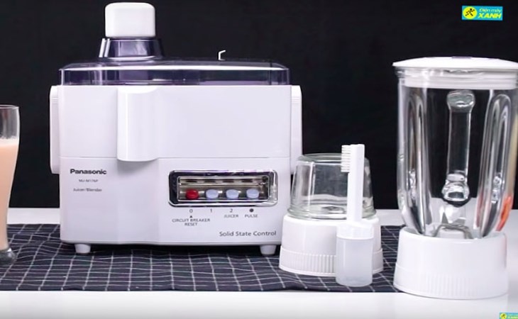 Máy xay ép đa năng Panasonic MJ-M176PWRA tích hợp chức năng xay thực phẩm và ép trái cây trong cùng 1 thiết bị, đáp ứng tốt đa dạng nhu cầu chế biến thực phẩm