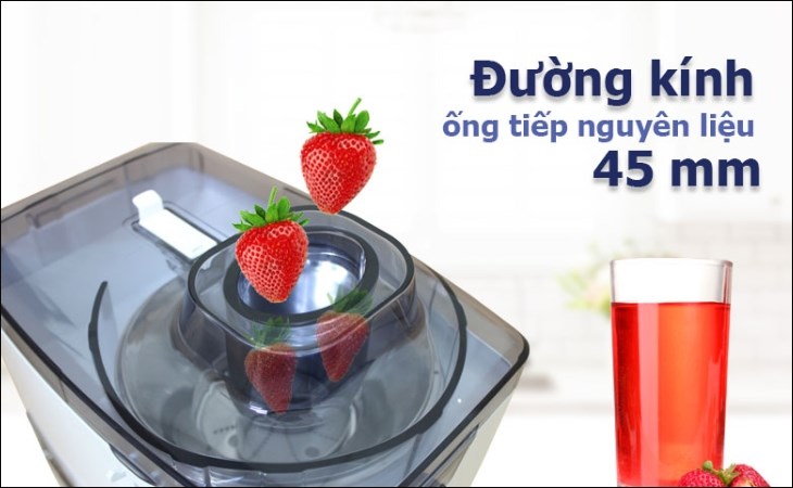 Máy xay ép đa năng Panasonic MJ-M176PWRA có ống tiếp nguyên liệu với đường kính lớn 45mm, giúp ép nguyên trái mà không cần cắt nhỏ