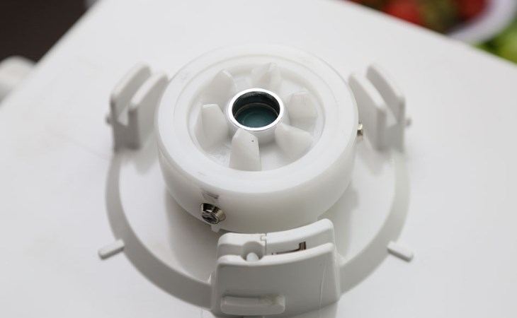 Máy xay ép đa năng Panasonic MJ-M176PWRA sở hữu tiện ích chỉ hoạt động khi lắp đúng khớp, giúp thiết bị hoạt động bền bỉ, hạn chế bị chập điện