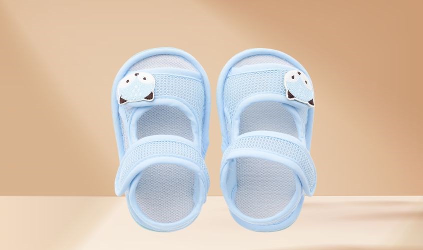 Giày tập đi cho bé Á Châu in hình mặt cáo màu xanh dương