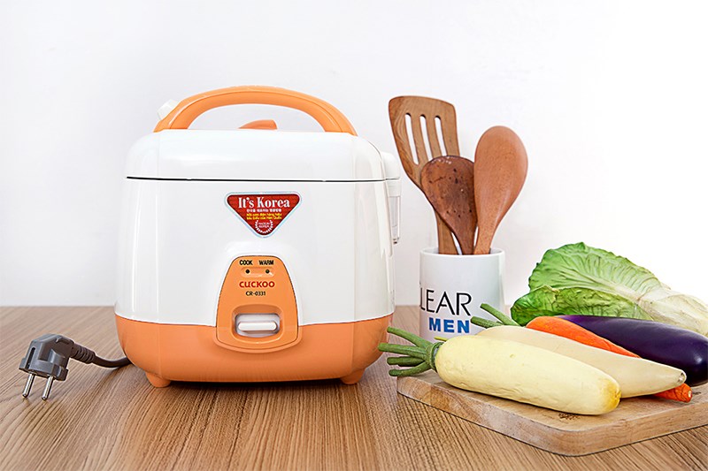 Nồi cơm nắp gài Cuckoo 0.5 lít CR-0331 với thiết kế nhỏ gọn, kèm những tính năng tiện lợi phù hợp cho gia đình có 1 - 2 thành viên Nồi cơm nắp gài Cuckoo 0.5 lít CR-0331 với thiết kế nhỏ gọn, kèm những tính năng tiện lợi phù hợp cho gia đình có 1 - 2 thành viên