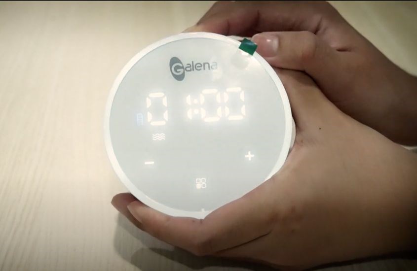 Chọn chế độ và cấp độ massage trên máy hút sữa