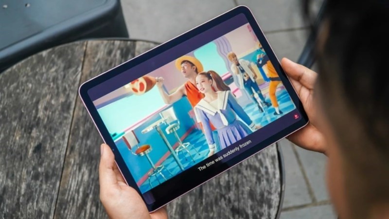 Bạn nên chọn iPad Air có khả năng kết nối Wi-Fi và cả dữ liệu di động