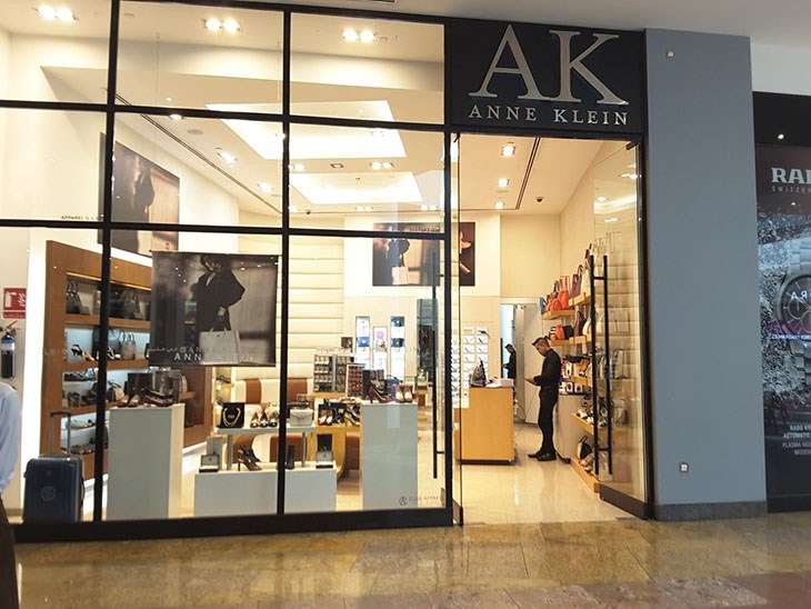 ANNE KLEIN là thương hiệu đến từ Mỹ do nhà thiết kế thời trang nổi tiếng Anne Klein sáng lập
