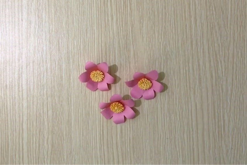 Tạo hình bông hoa hoàn chỉnh cho thiệp 20/10