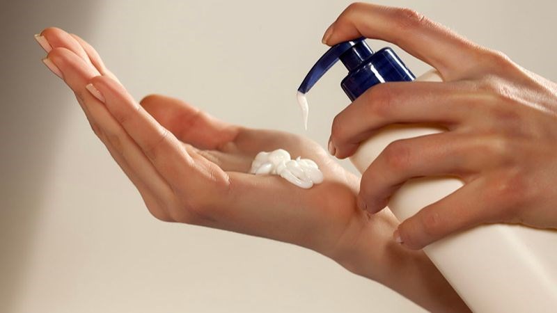 Sử dụng sữa dưỡng ẩm không đúng cách sẽ cho những tác hại xấu