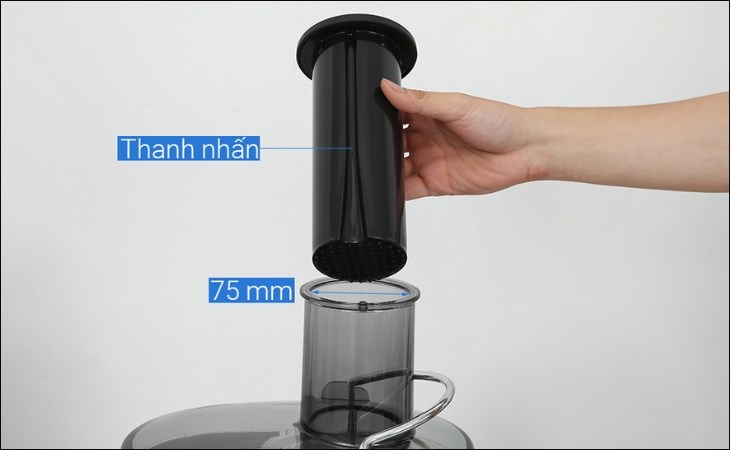 Máy xay đa năng Panasonic MJ-CB800SRA có ống tiếp nguyên liệu lớn với đường kính 75mm cho khả năng ép được nguyên trái các loại trái cây cỡ vừa