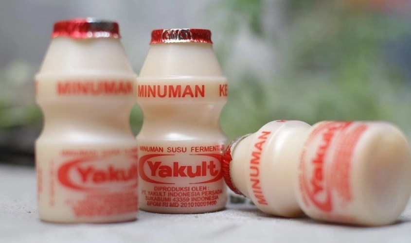 Người bị trào ngược dạ dày nên uống Yakult
