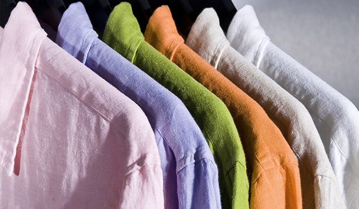 Quần áo linen rất dễ bị nhăn, bạn nên móc và cho vào tủ để không tạo nếp nhăn