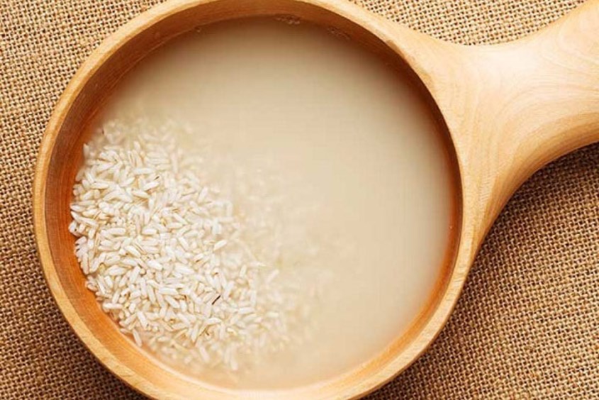 Mẹ nên chọn gạo nếp pha với gạo tẻ để món cháo cá hồi cải bó xôi cho bé thơm dẻo hơn Mẹ nên chọn gạo nếp pha với gạo tẻ để món cháo cá hồi cải bó xôi cho bé thơm dẻo hơn