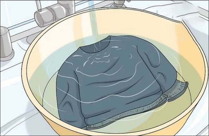 Thoroughly rinse the clothes with cold water
