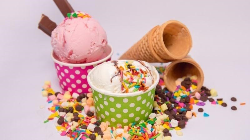 Bạn không nên ăn nhiều kem vì nó thường chứa nhiều calo nhưng ít dinh dưỡng