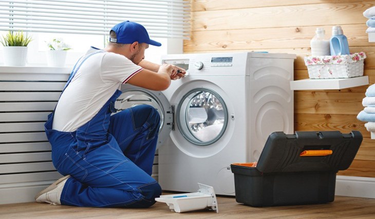 Máy giặt bị hư hỏng bo mạch và cần thay thế mới thì nên nhờ sự giúp đỡ của kỹ thuật viên chuyên nghiệp