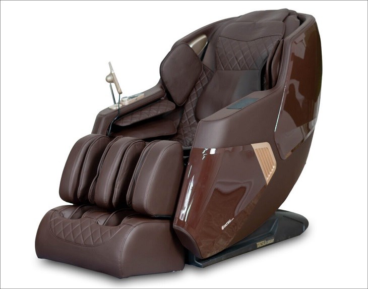 Người dùng dễ dàng quan sát các thông số trên ghế massage Tatsu Luxury bằng màn hình cảm ứng rõ nét