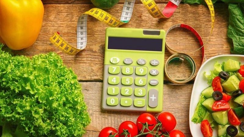 Tính toán lượng calo nạp vào trong ngày sẽ giúp bạn duy trì được cân nặng khỏe mạnh