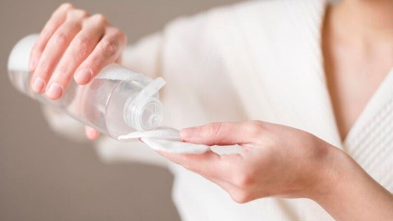 Tẩy trang là bước làm sạch đầu tiên trong chu trình chăm sóc da