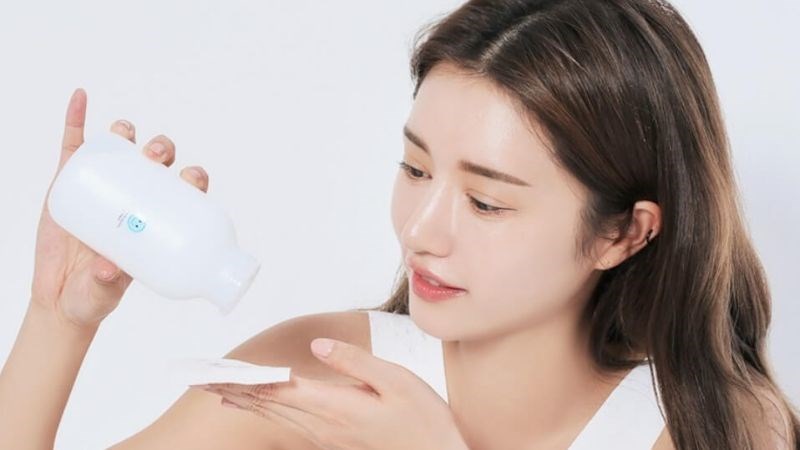 Bạn nên tẩy trang hai lần một ngày vào buổi sáng và tối