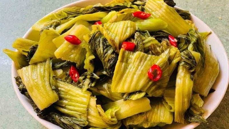 Ăn dưa cải muối có thể gây rối loạn tiêu hóa và làm giảm lượng sữa mẹ tiết ra