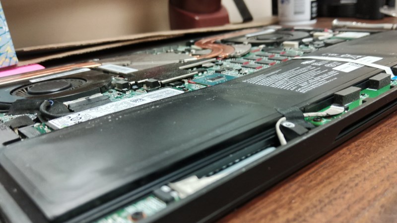 Pin laptop bị phồng có nguy cơ cao bị cháy nổ