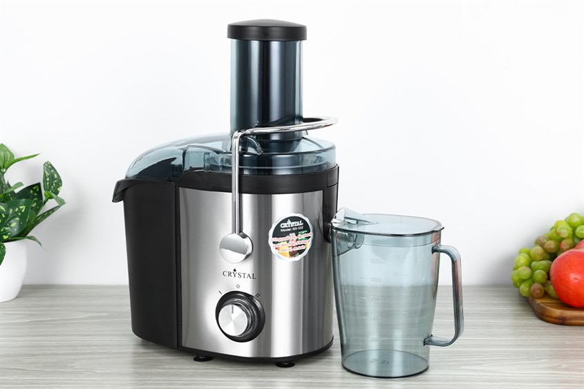 Máy ép trái cây Crystal GS-333 có công suất 800W, giúp việc ép trái cây và rau củ nhanh chóng