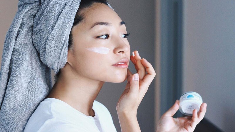 Bạn nên chọn các sản phẩm có nguồn gốc rõ ràng và phù hợp với làn da của mình