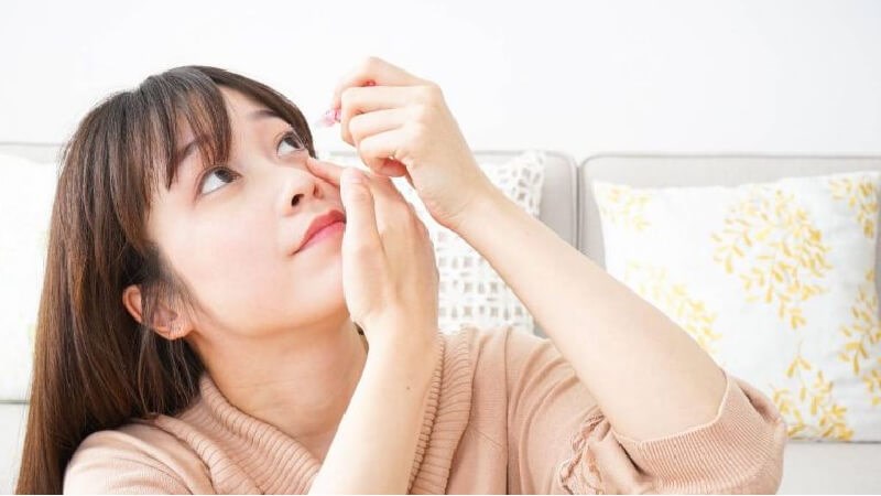 Nhỏ mắt nhiều gây hại cho mắt