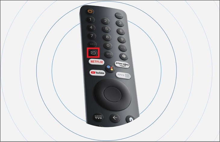 Nhấn nút Source, Input hoặc biểu tượng dấu mũi tên trên remote tivi Xiaomi
