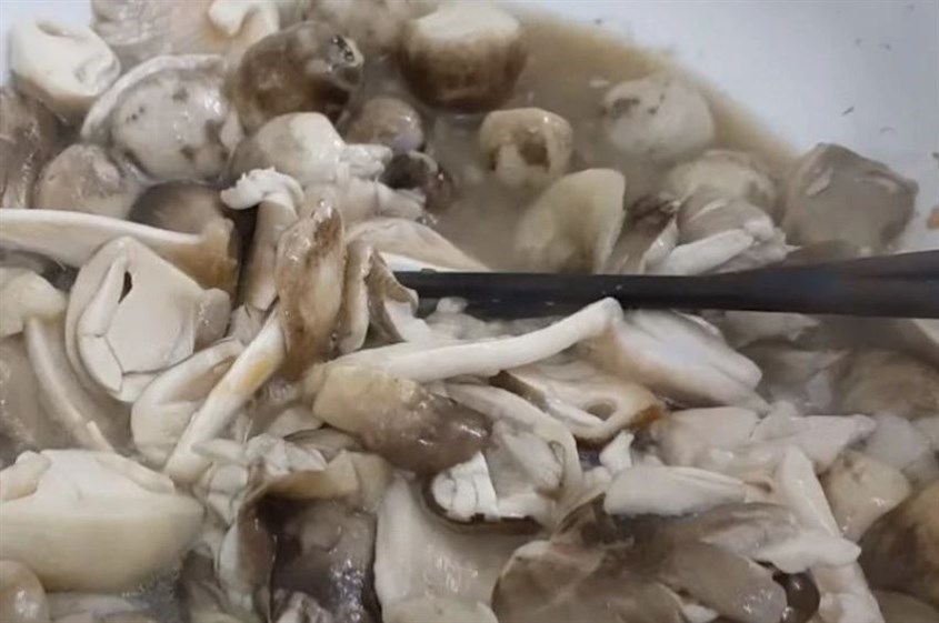 Cách nấu cháo ếch đậu xanh cho bé - bước 3