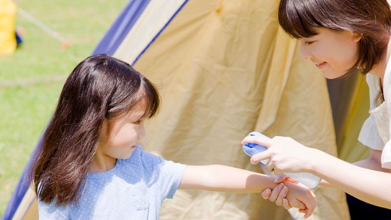 Bố mẹ nên chọn sản phẩm chống côn trùng được thiết kế dành riêng cho trẻ