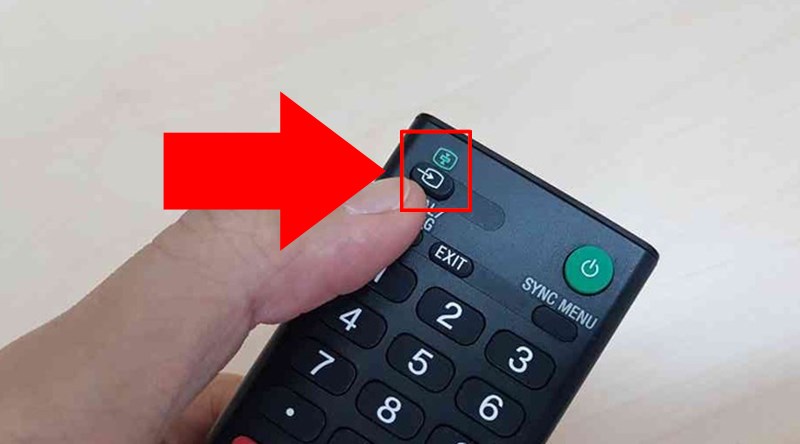 Dùng remote bấm vào nút nguồn vào của tivi