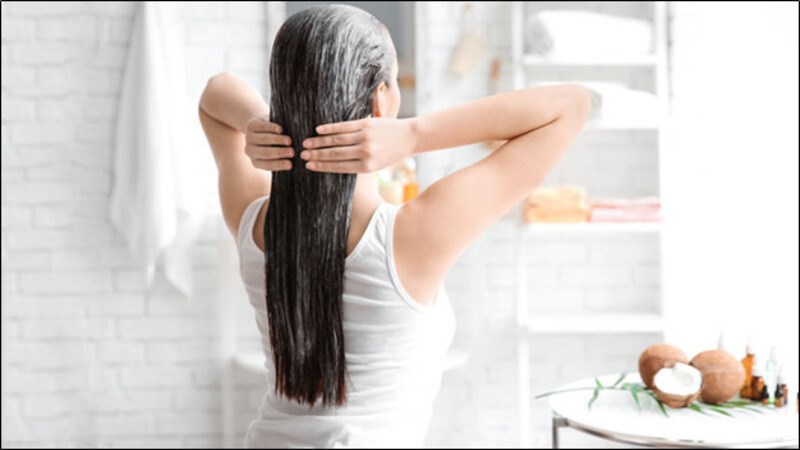 Bạn c&oacute; thể dưỡng ẩm cho t&oacute;c bằng vitamin B1