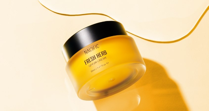 Kem dưỡng sáng và làm dịu da chiết xuất Hoa Cúc Nacific Fresh Herb Origin 50 ml