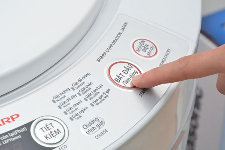 Nhấn nút Bắt đầu/Tạm dừng để mở khóa cửa máy giặt bị khóa trước khi bắt đầu giặt
