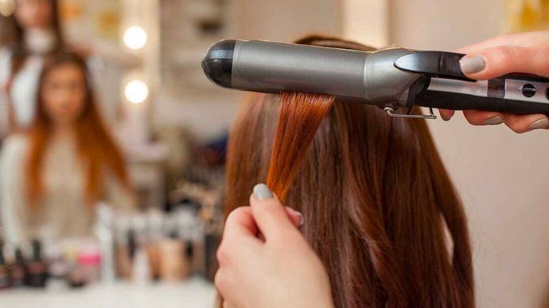 Sử dụng các sản phẩm bảo vệ khi tóc bị ảnh hưởng bởi nhiệt