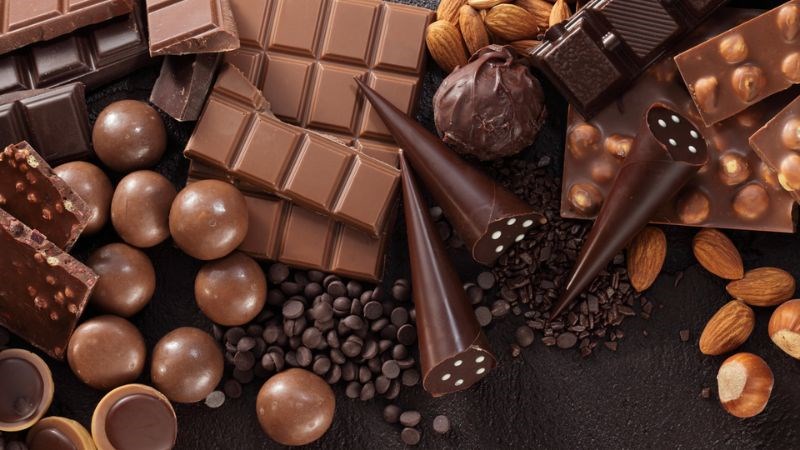 Caffeine và theobromine trong sô-cô-la đen có thể tăng cường sự tỉnh táo