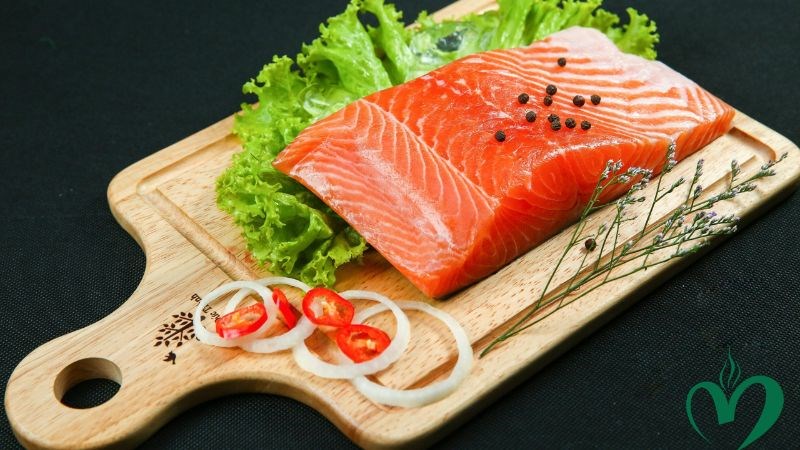 Cá hồi là một nguồn giàu axit béo omega 3 rất tốt cho não bộ