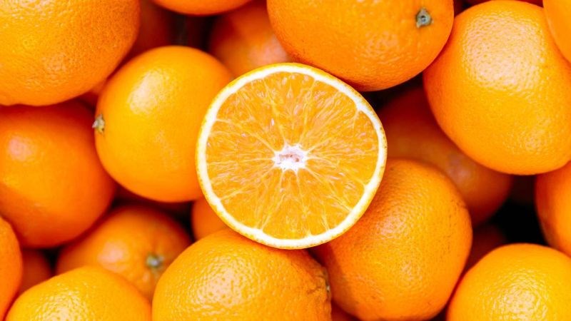 Vitamin C giúp tăng cường hệ miễn dịch và bảo vệ tế bào não khỏi các tổn thương