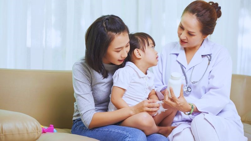 Ba mẹ nên chọn siro bổ mắt phù hợp với trẻ theo lời khuyên của chuyên gia