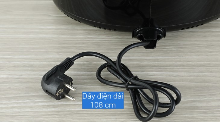 Bạn nên cắm dây điện nồi chiên không dầu Lock&Lock EJF296BLK 7.2 lít vào ổ theo đúng công suất tiêu thụ của thiết bị 