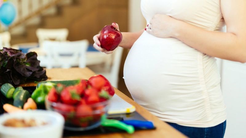 Phụ nữ mang thai và cho con bú đặc biệt cần chú ý đảm bảo cung cấp đủ vitamin A 