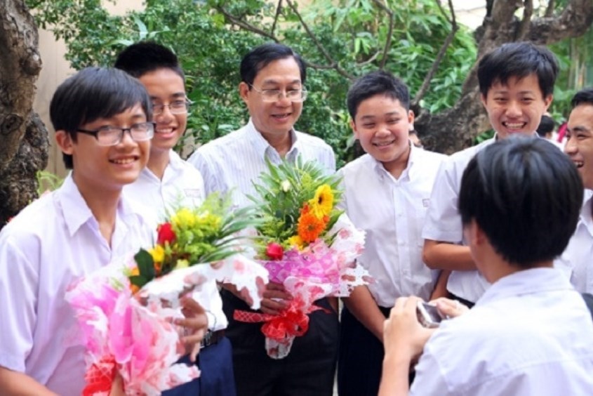 Cùng trò chuyên với giáo viên, ôn lại kỷ niệm nhân ngày 20-11